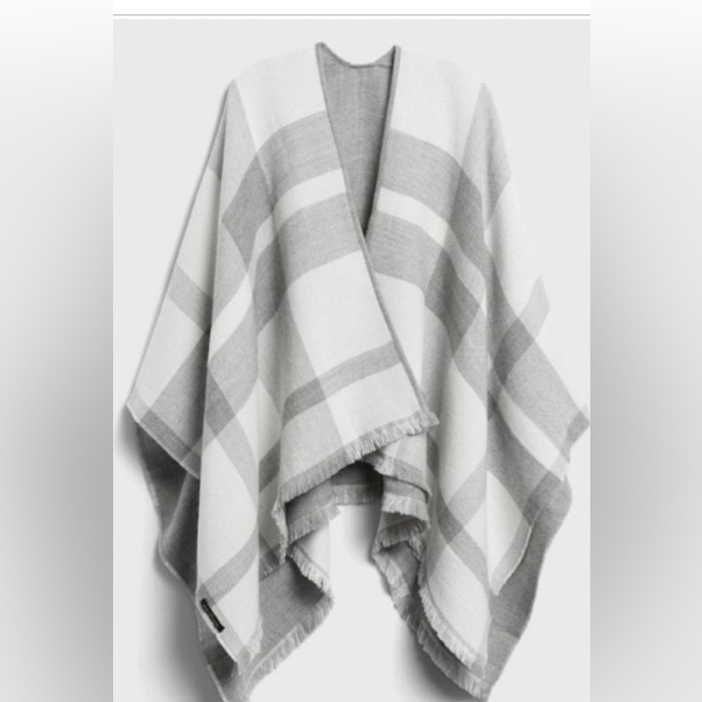 NWT Banana Republic Reversible Poncho! Perfect for Fall! One Size Fits All!